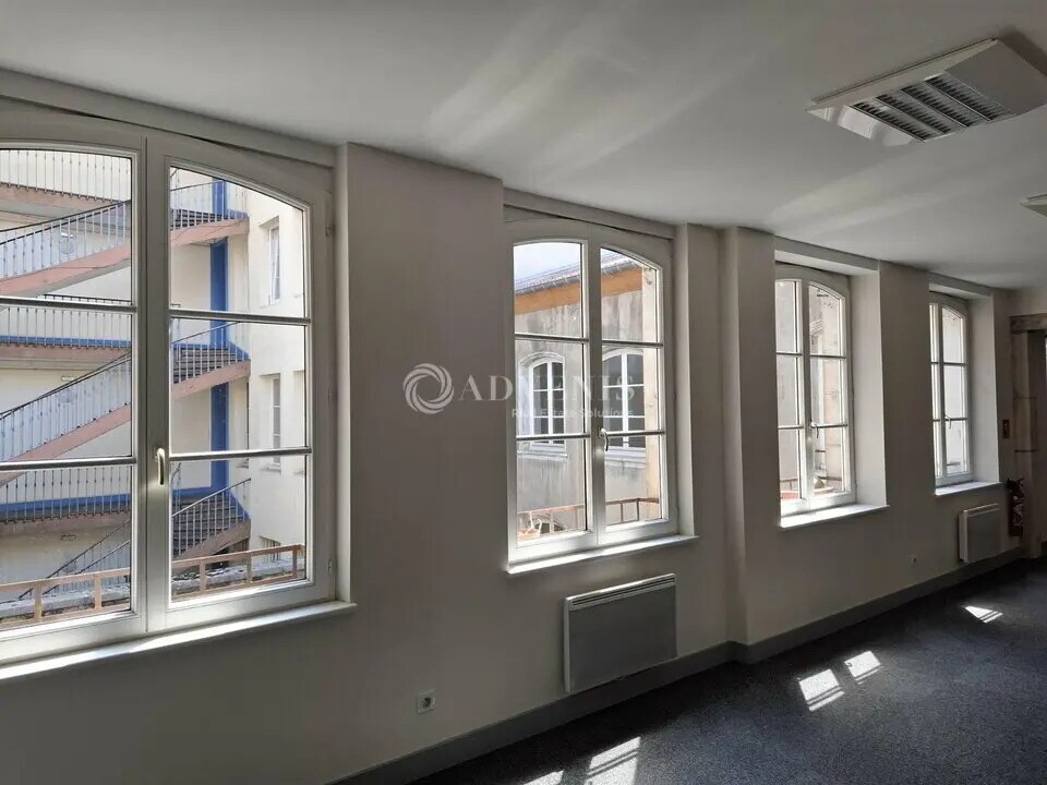 Location Bureaux 164 m² - Photo 1