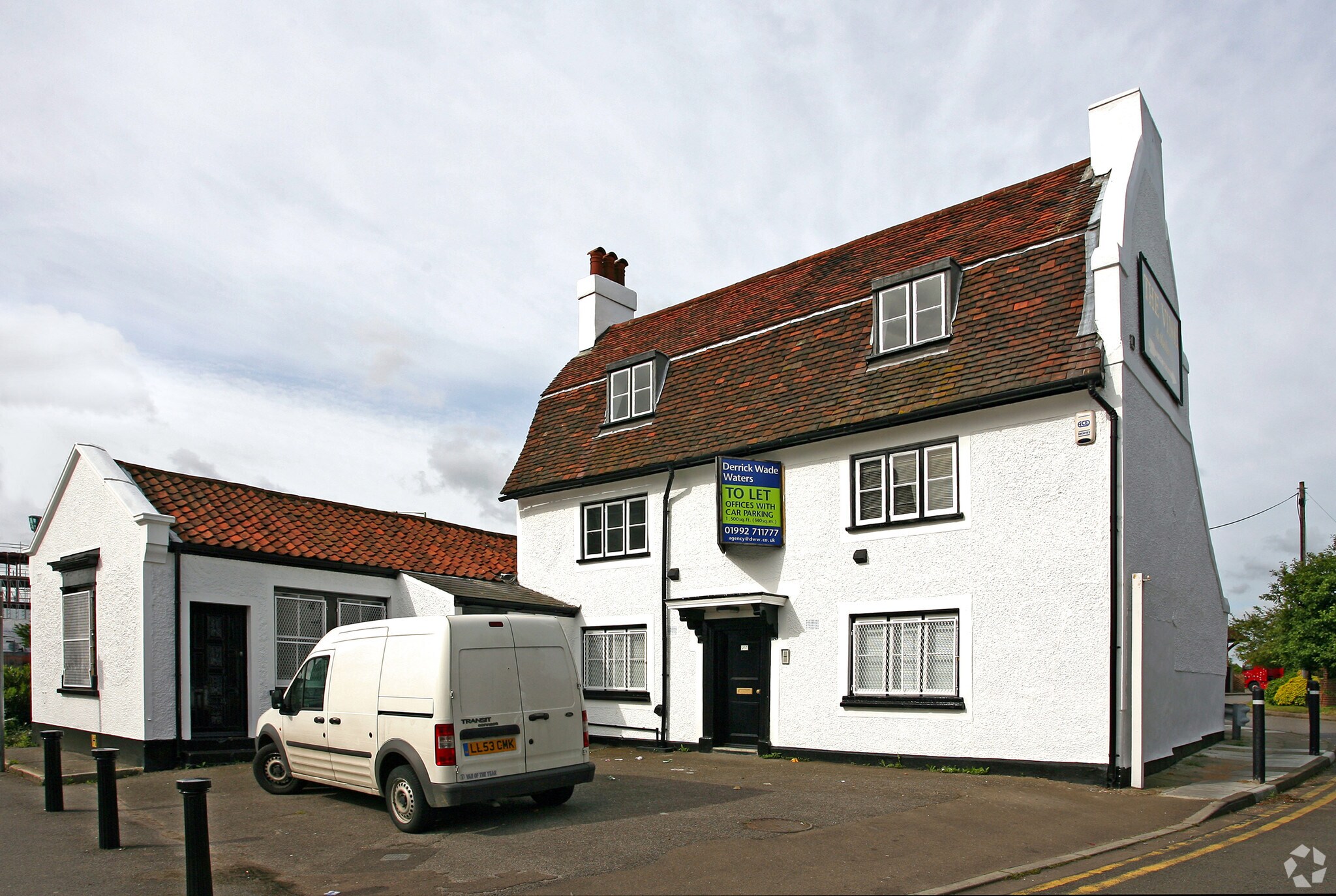 207 High St, Waltham Cross for sale Primary Photo- Image 1 of 1