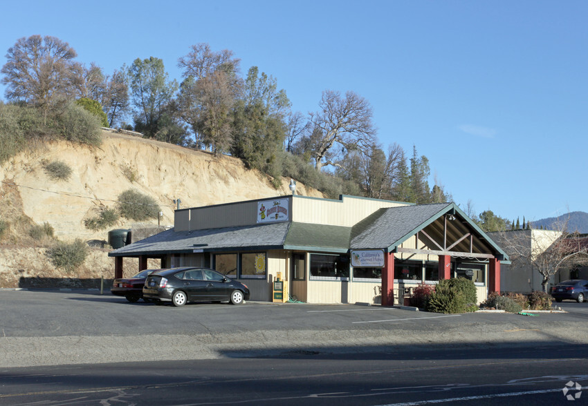 40470 Ca-41 Hwy, Oakhurst, CA for sale - Primary Photo - Image 1 of 1