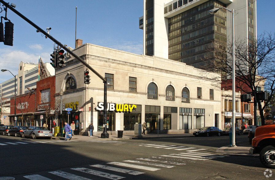 984-986 Main St, Bridgeport, CT for sale - Primary Photo - Image 1 of 1