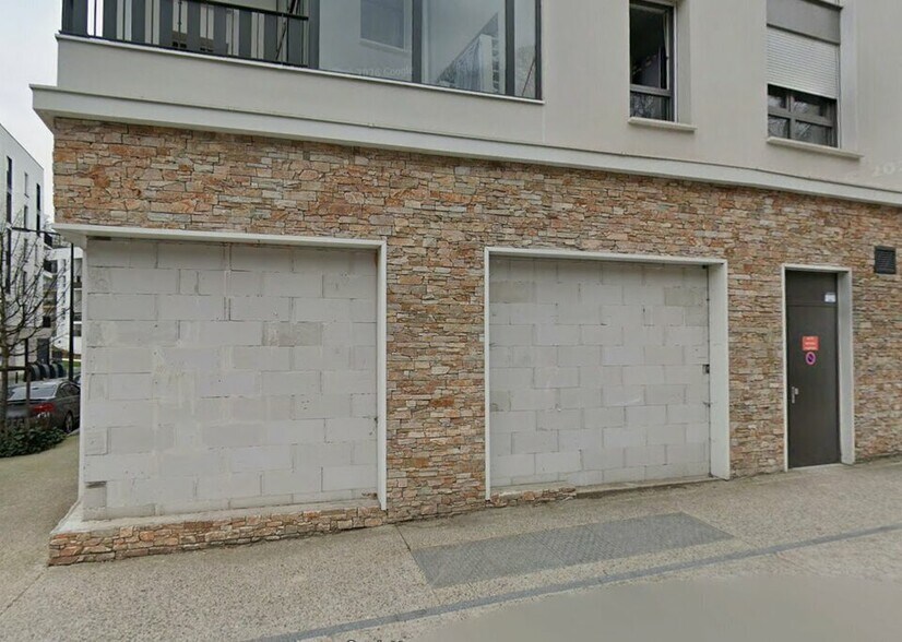 Retail in Poissy to rent - Building Photo - Image 3 of 10