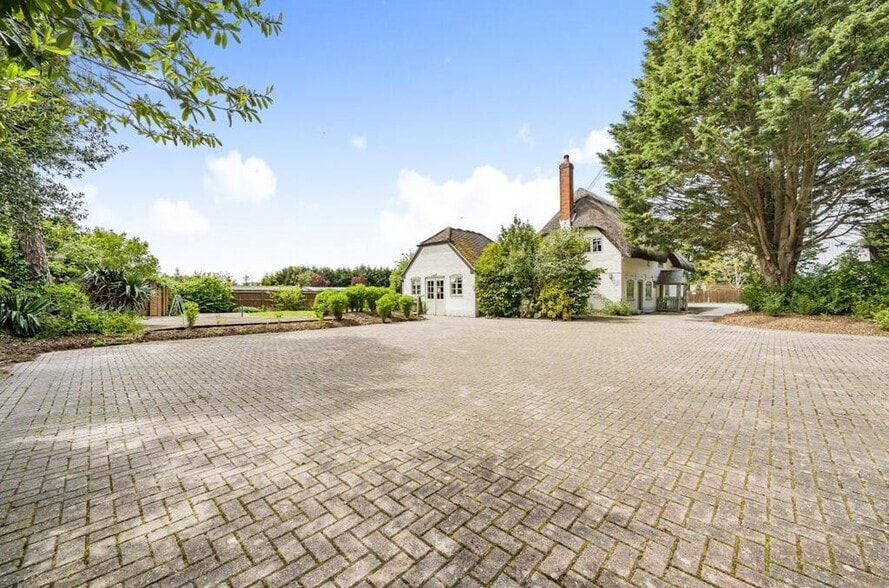 Brimpton Common, Reading for sale - Building Photo - Image 2 of 9