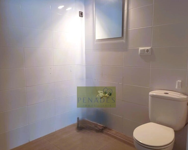 Retail in València to rent - Building Photo - Image 3 of 12