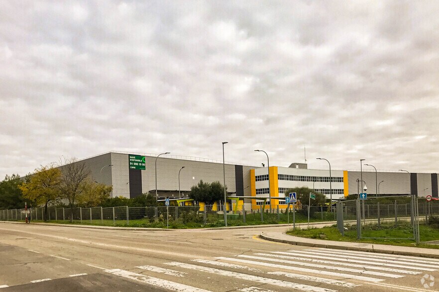 Calle Mariano Benlliure, 1, Rivas-Vaciamadrid, Madrid to rent - Building Photo - Image 2 of 5