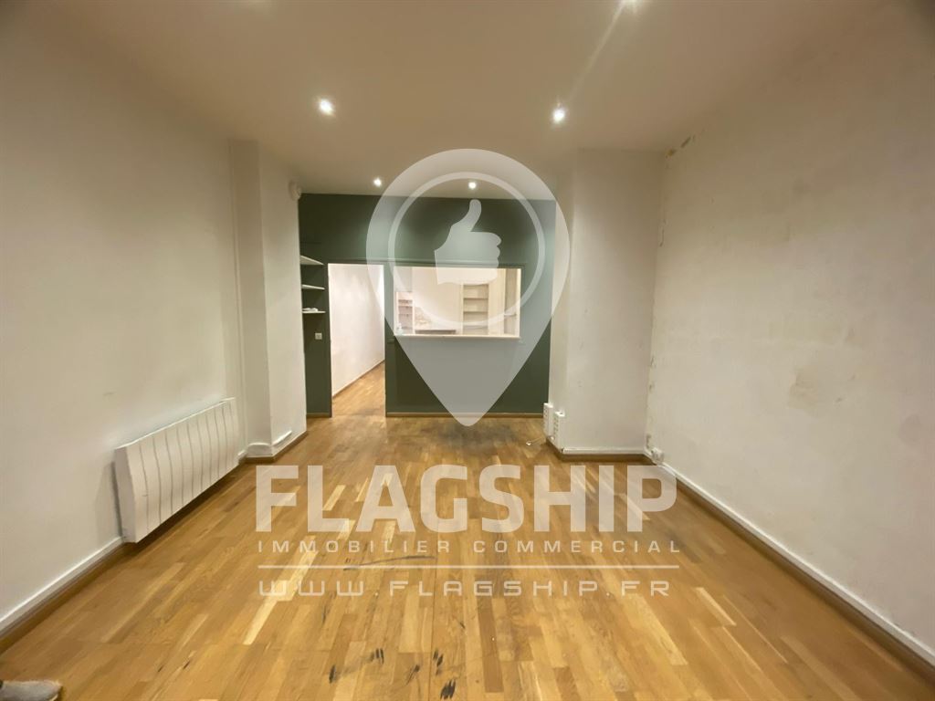 Retail in Paris for sale Interior Photo- Image 1 of 7
