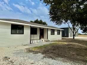 5821 Limmer Loop, Hutto, TX for rent Building Photo- Image 1 of 26