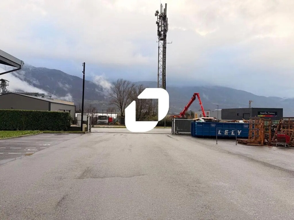 Location Local d'activités 225 m² - Photo 1