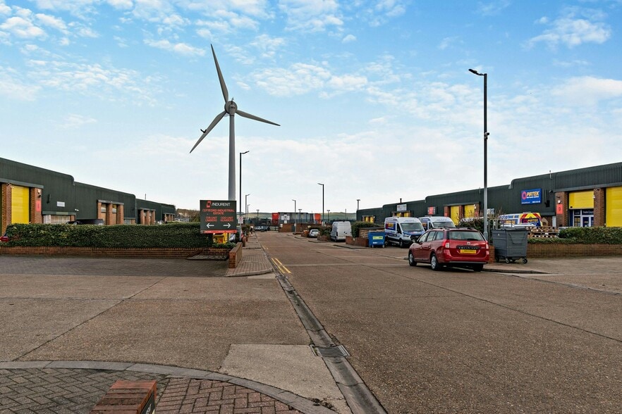 1 Manor Rd, Erith to rent - Building Photo - Image 3 of 7