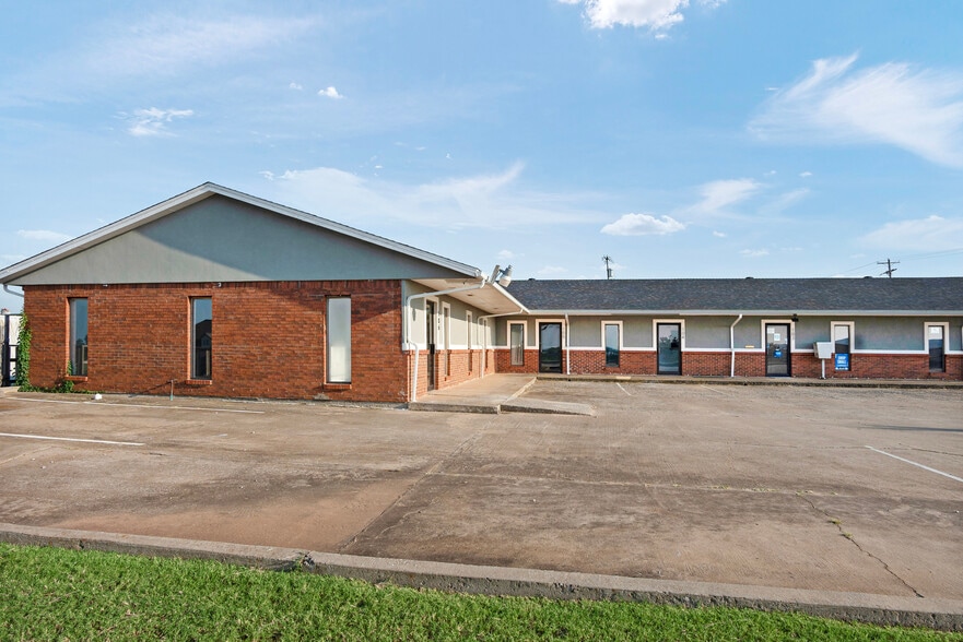 7030 W Wilshire Blvd, Oklahoma City, OK for sale - Building Photo - Image 3 of 55