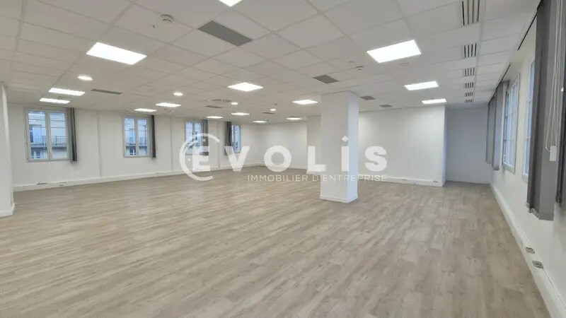 Office in Chessy to rent Interior Photo- Image 1 of 16