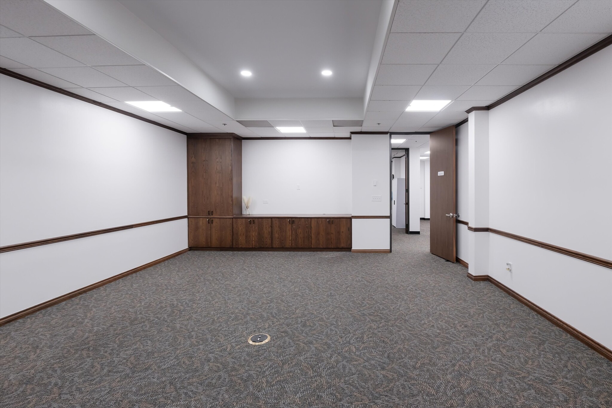 12042 Blanco Rd, San Antonio, TX to rent Interior Photo- Image 1 of 4