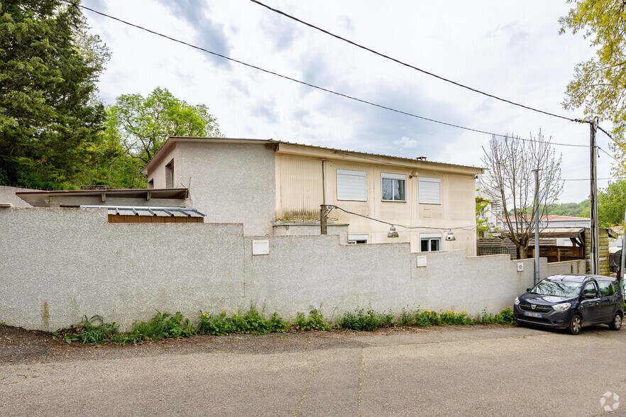 115 Chemin De Pressin, Saint-Genis-Laval for sale - Primary Photo - Image 1 of 2