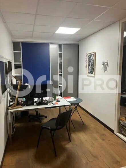 Office in La Rochelle to rent - Interior Photo - Image 3 of 4