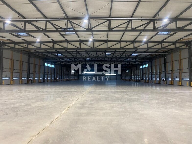 Industrial in Colombier-Saugnieu for sale - Interior Photo - Image 2 of 25