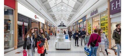 Kingsgate Shopping Centre, Huddersfield to rent Interior Photo- Image 1 of 2