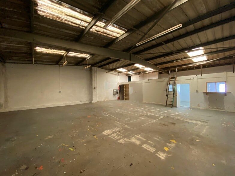 22-28 Singer Rd, East Kilbride to rent - Building Photo - Image 3 of 10