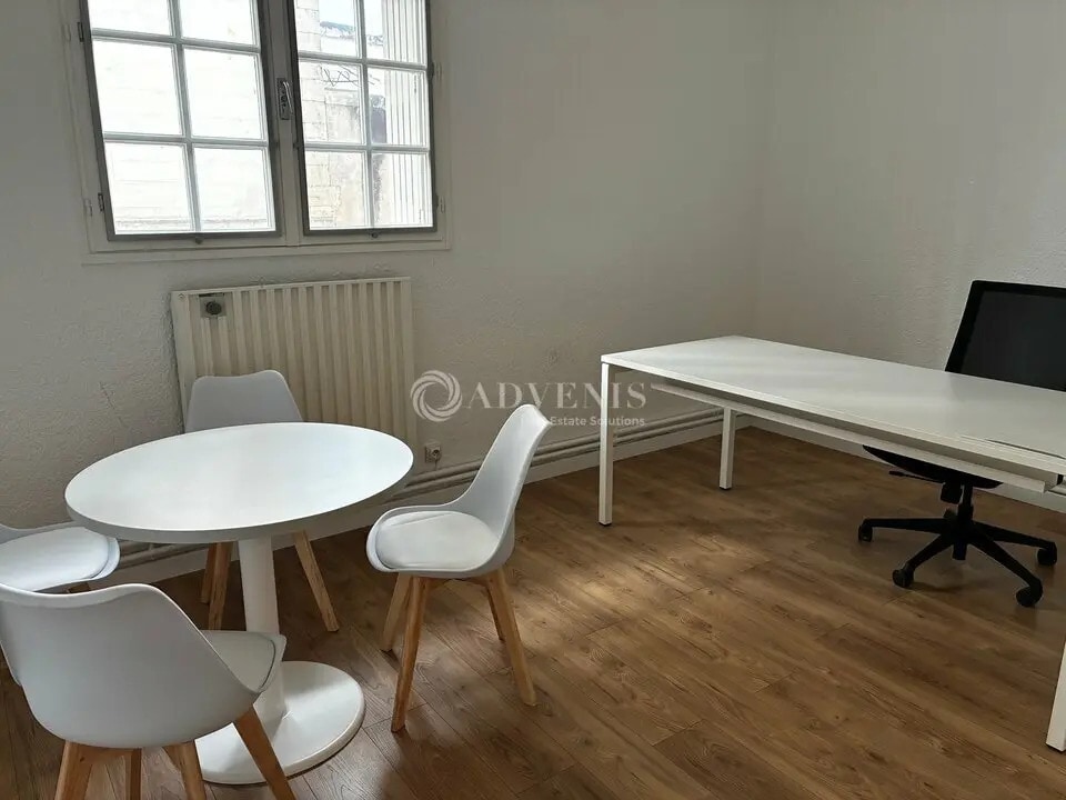 Location Bureaux 65 m² - Photo 1