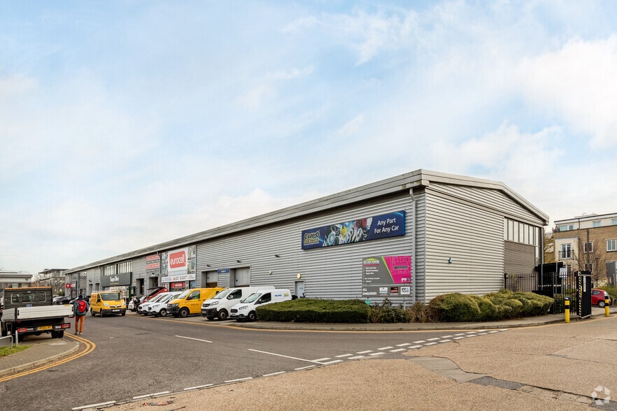 Clock Tower Rd, Isleworth for sale - Primary Photo - Image 1 of 1