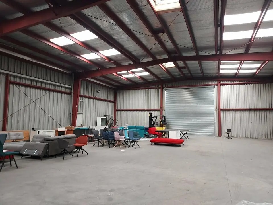 Location Entrepôt 1 200 m² - Photo 1
