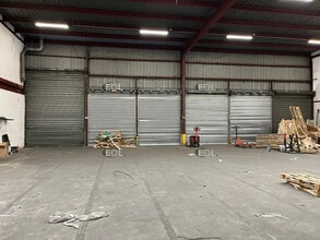 Light Industrial in Villeneuve-la-Garenne to rent Interior Photo- Image 2 of 9