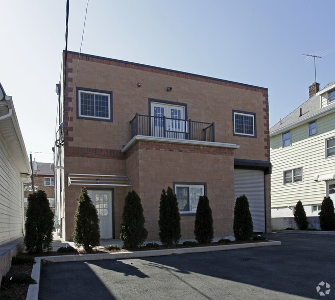 19 E Centre St, Nutley, NJ for rent - Primary Photo - Image 1 of 12