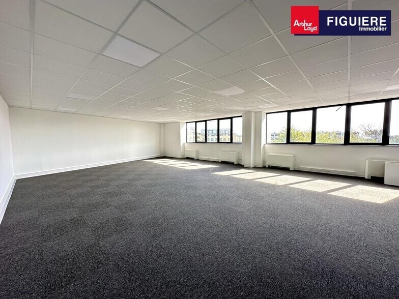 Office in Aix-en-Provence for sale - Interior Photo - Image 1 of 7