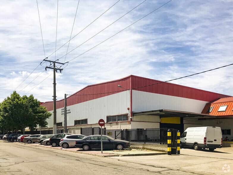 Industrial in Pinto, Madrid to rent - Building Photo - Image 3 of 8