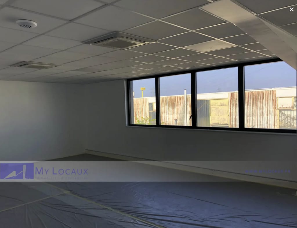 Location Local d'activités 275 m² - Photo 1
