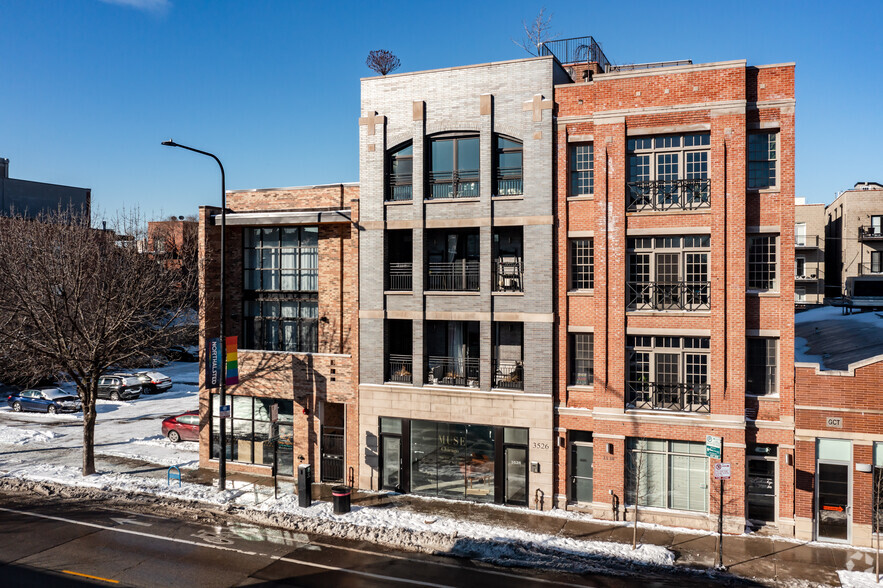 3526 N Halsted St, Chicago, IL for rent - Building Photo - Image 2 of 3