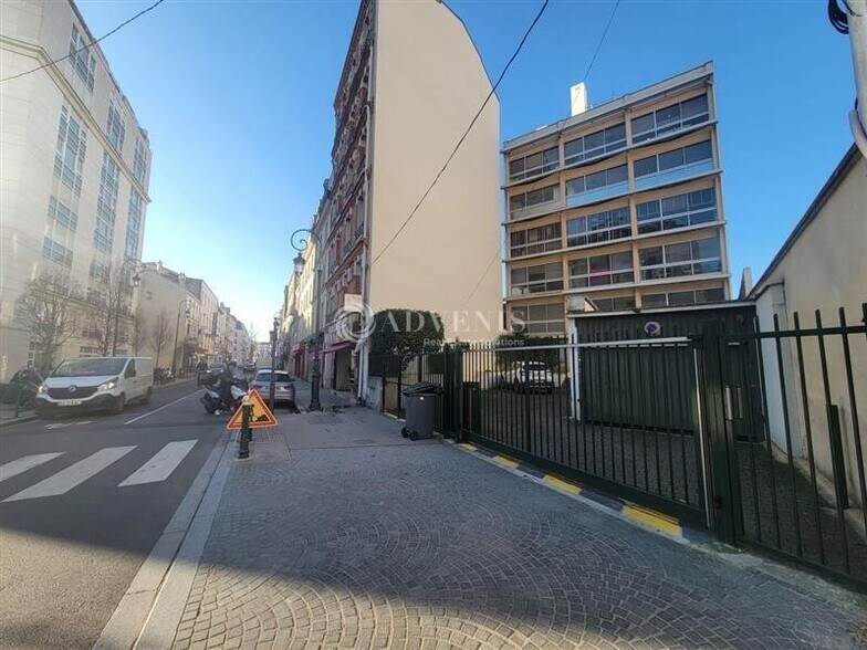 6 Rue Jean Jaurès, Puteaux to rent - Building Photo - Image 2 of 5