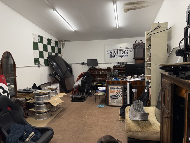 Units 13 &13b Ridge Farm, Horsham Rd, Dorking to rent - Building Photo - Image 2 of 7