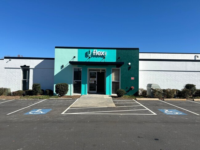 More details for 900 Pressley Rd, Charlotte, NC - Office, Light Industrial to Rent