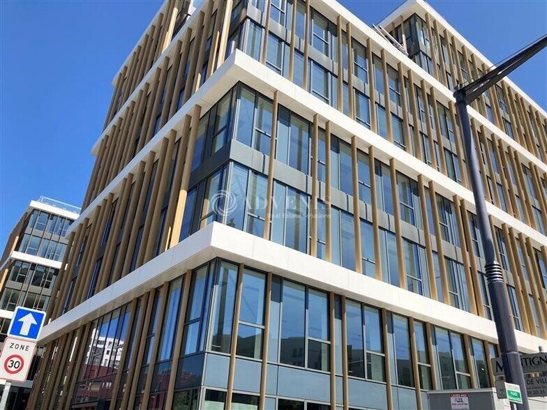 2 Avenue De La Gare, Montigny-le-Bretonneux to rent - Building Photo - Image 2 of 6