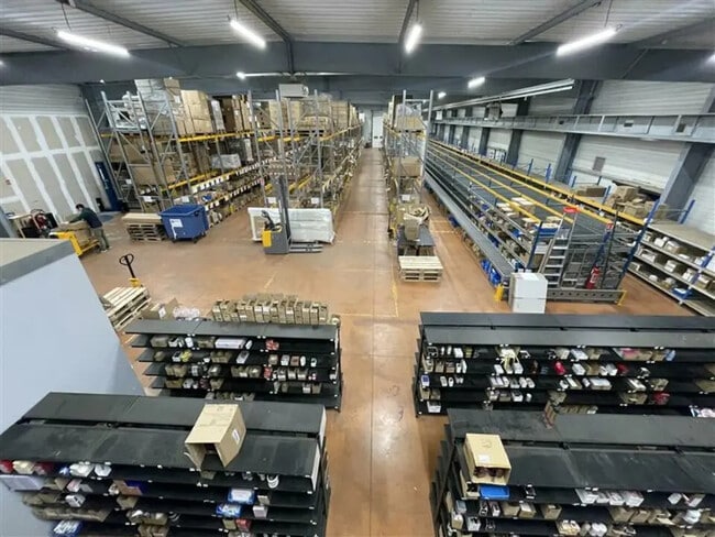 Location Entrepôt 1 857 m²