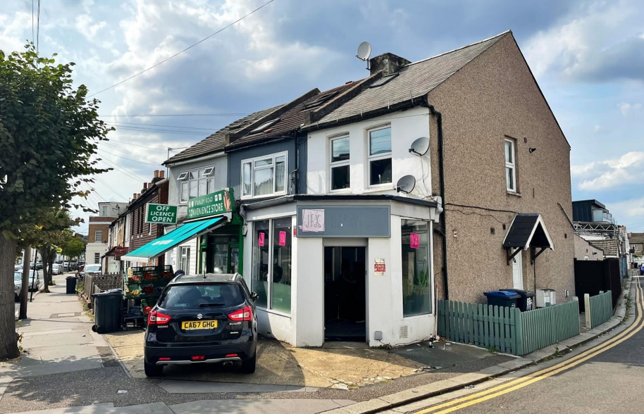 68 Stanley Rd, Croydon to rent - Building Photo - Image 1 of 1