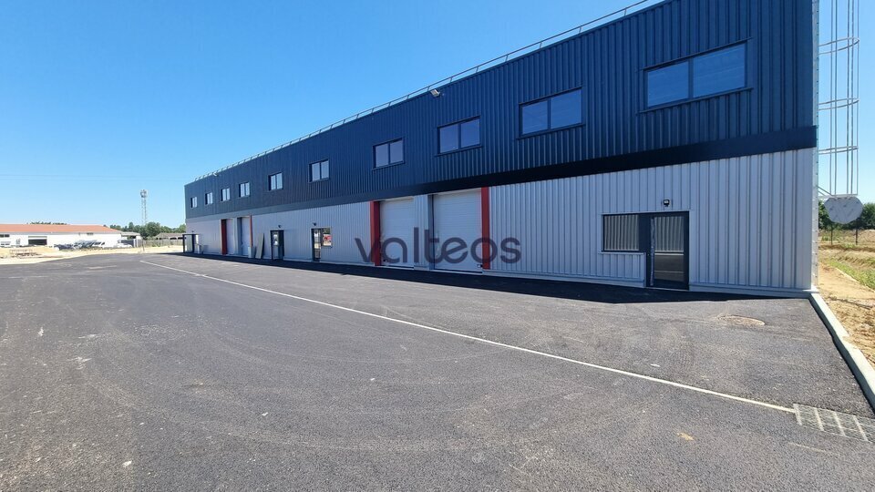 Light Industrial in Bruguières to rent - Building Photo - Image 1 of 6