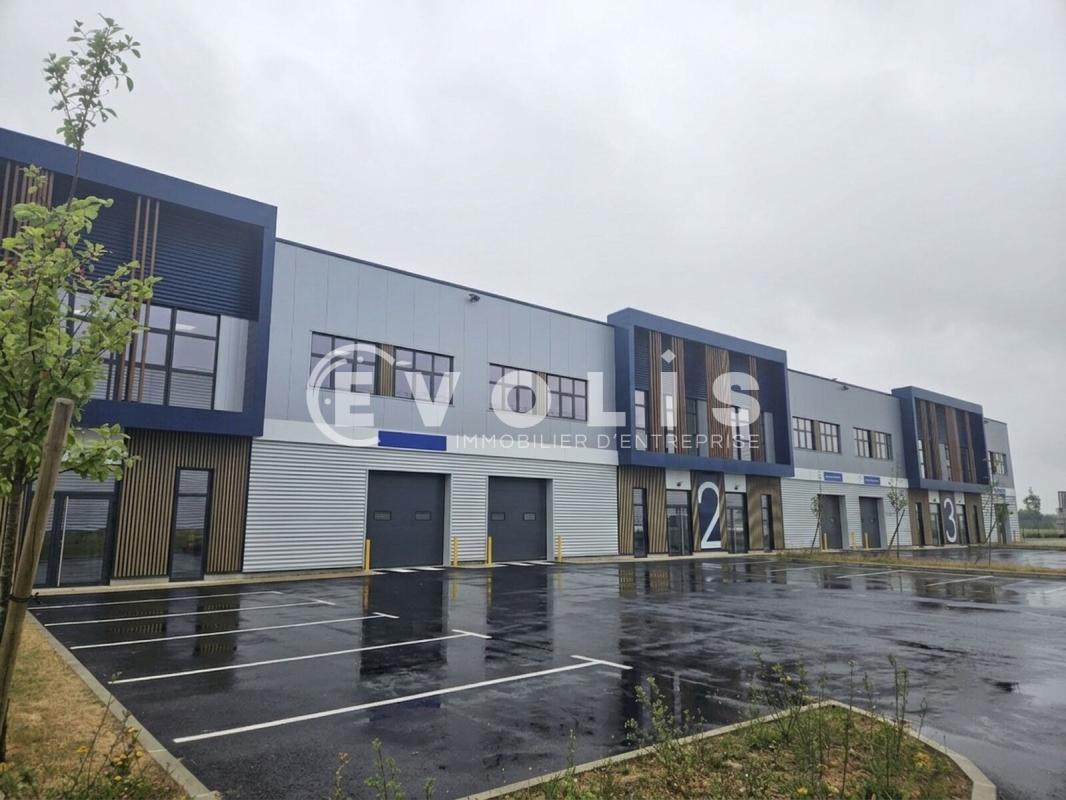 Light Industrial in Saint Michel Sur Orge to rent Building Photo- Image 1 of 9