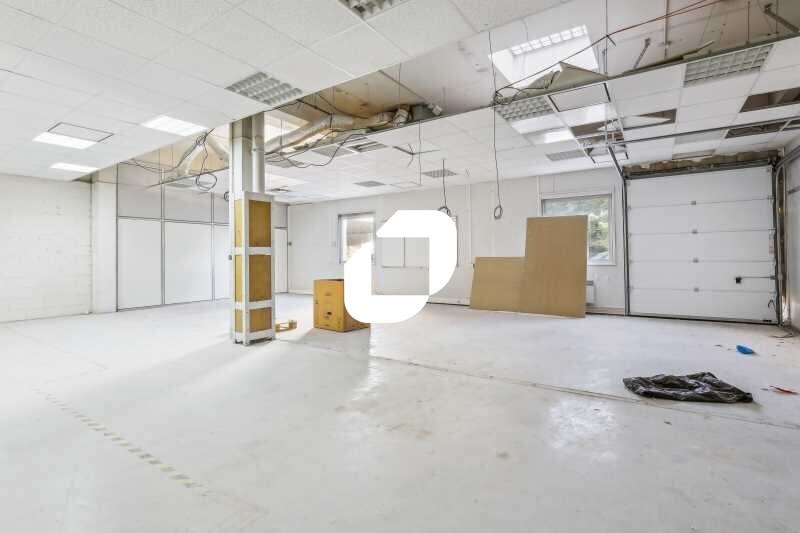 Light Industrial in Nanterre to rent - Interior Photo - Image 3 of 10
