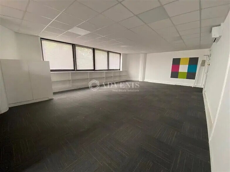 Office in Lognes to rent - Interior Photo - Image 1 of 10
