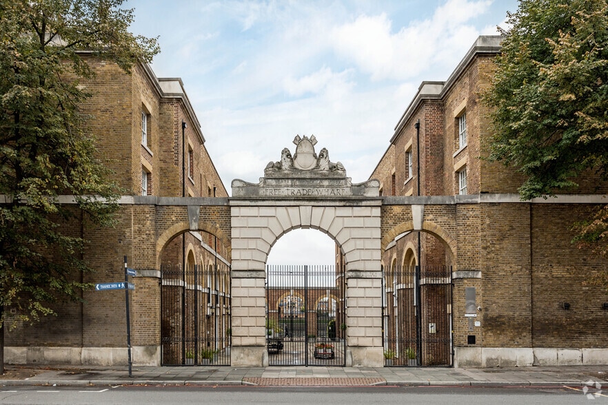 350 The Highway, London for sale - Building Photo - Image 2 of 6