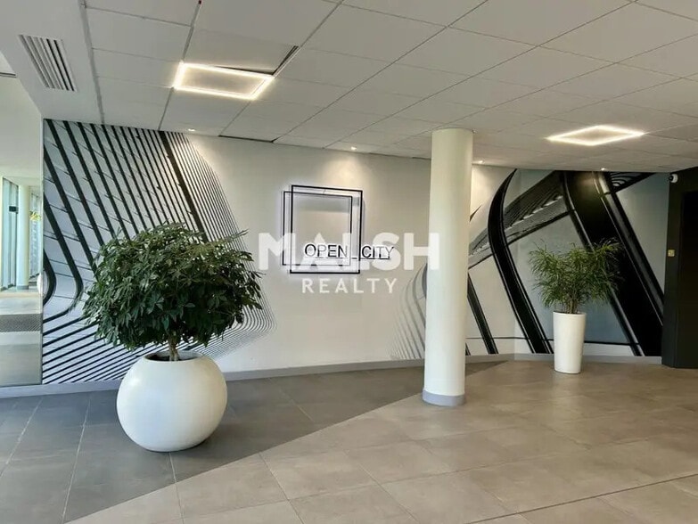Avenue De Poumeyrol, Caluire-et-Cuire for sale - Lobby - Image 2 of 14
