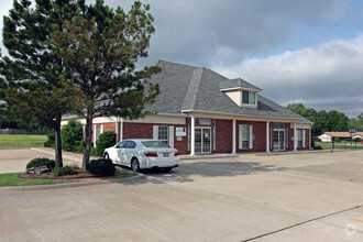 10936 NW Expressway, Yukon, OK for sale Primary Photo- Image 1 of 1