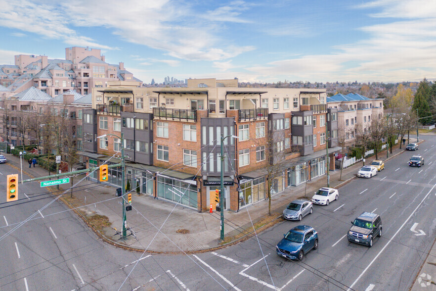 2406-2408 E Broadway, Vancouver, BC for rent - Primary Photo - Image 1 of 4