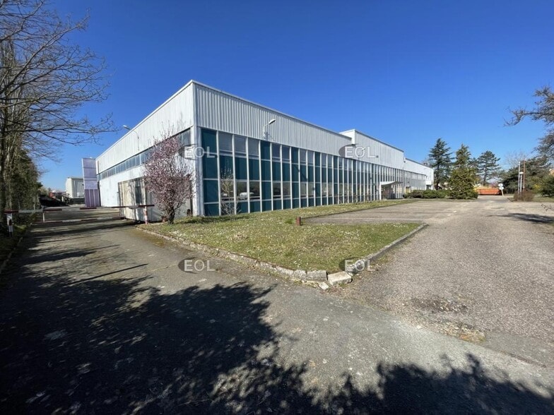 Light Industrial in SAINT-OUEN-L'AUMONE to rent - Building Photo - Image 1 of 5