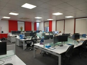 Alpha Way, Egham to rent Interior Photo- Image 2 of 9