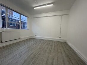 Elliott Rd, Plymouth to rent Interior Photo- Image 1 of 3