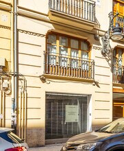Retail in València, Valencia to rent Construction Photo- Image 1 of 8