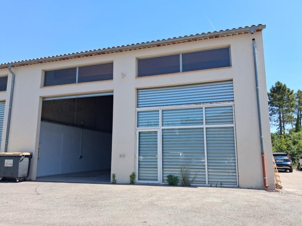 Location Local d'activités 220 m² - Photo 1
