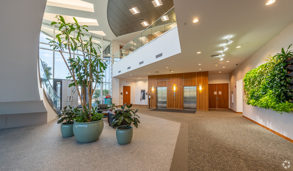 175 Crossing Blvd, Framingham, MA for rent - Lobby - Image 2 of 16