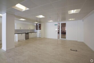 Burgess Springs, Chelmsford to rent Interior Photo- Image 2 of 9